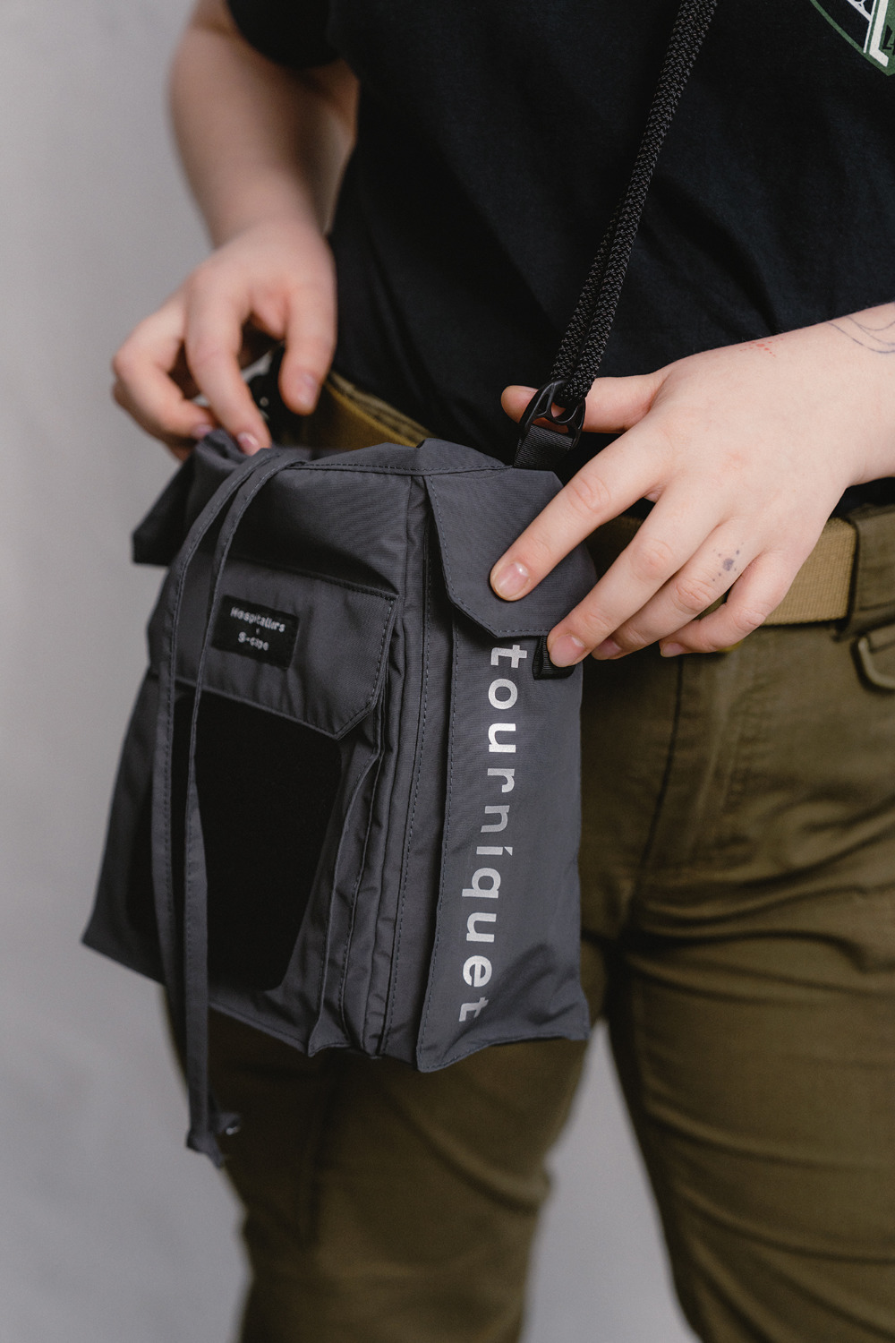 Сумка S-cape × Госпітальєри Graphite